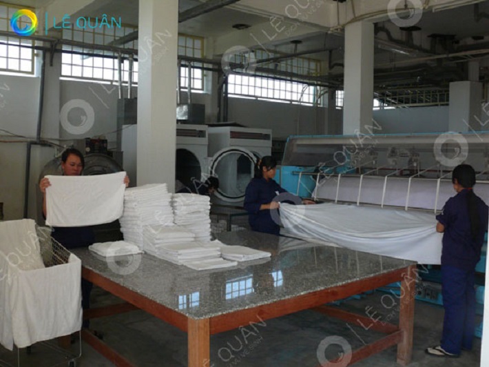 Dịch vụ giặt rèm cửa Quận 1 - Lê Quân | vesinhlequan.com 