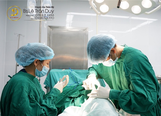 Trực tiếp chuyên gia thẩm mỹ bác sĩ Lê Trần Duy đảm nhận tất cả các ca phẫu thuật từ lớn cho đến nhỏ